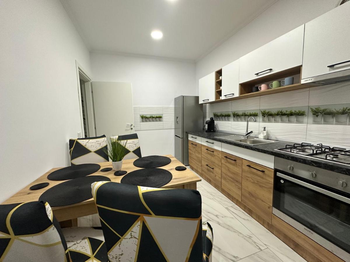 Golden Garden Luxury Apartment In Bucarest Extérieur photo
