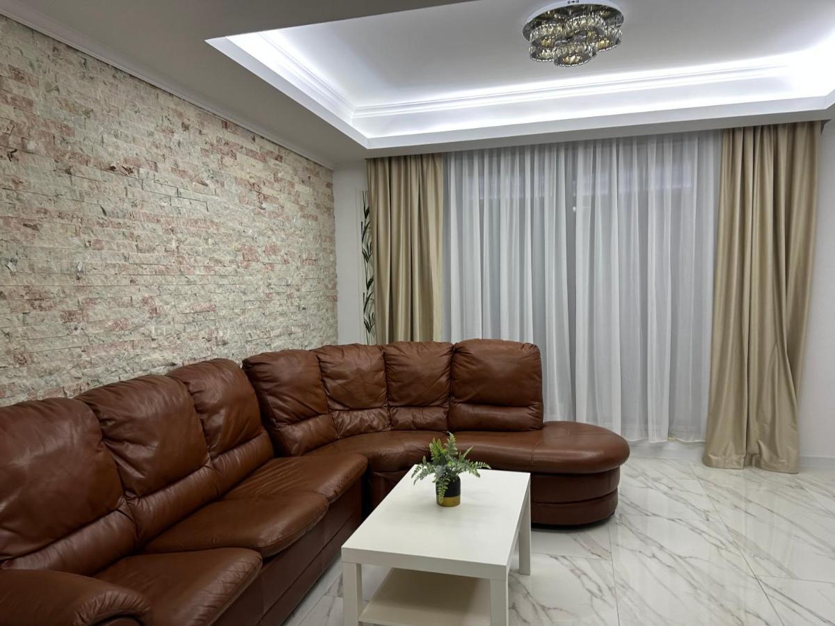 Golden Garden Luxury Apartment In Bucarest Extérieur photo