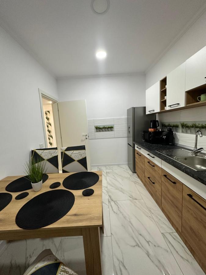 Golden Garden Luxury Apartment In Bucarest Extérieur photo